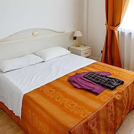 Hotel Sofia 4*